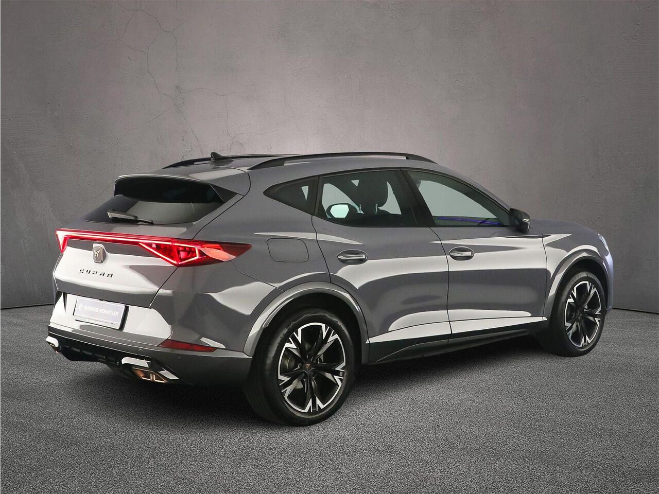 Cupra Formentor Business 1.4 TSI e-Hybrid 204pk DSG Automaat Adaptive cruise control, Elektrische achterklep, Achteruitrijcamera, LED koplampen, Stuurwiel verwarmd