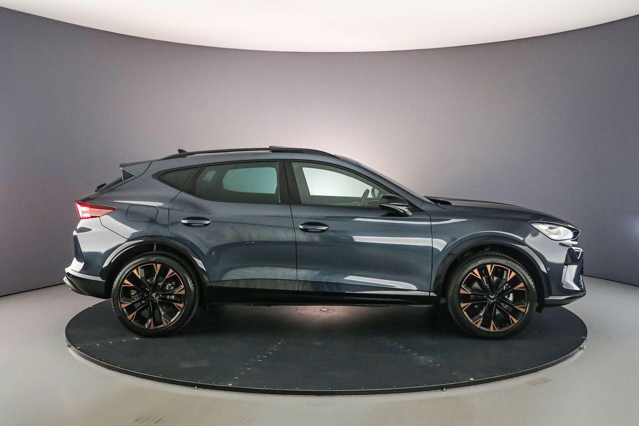 Cupra Formentor Business 1.5 TSI eHybrid 204pk DSG Automaat Panoramadak, Elektrische achterklep, 360 camera, Navigatie, Achteruitrijcamera, Stuurwiel verwarmd