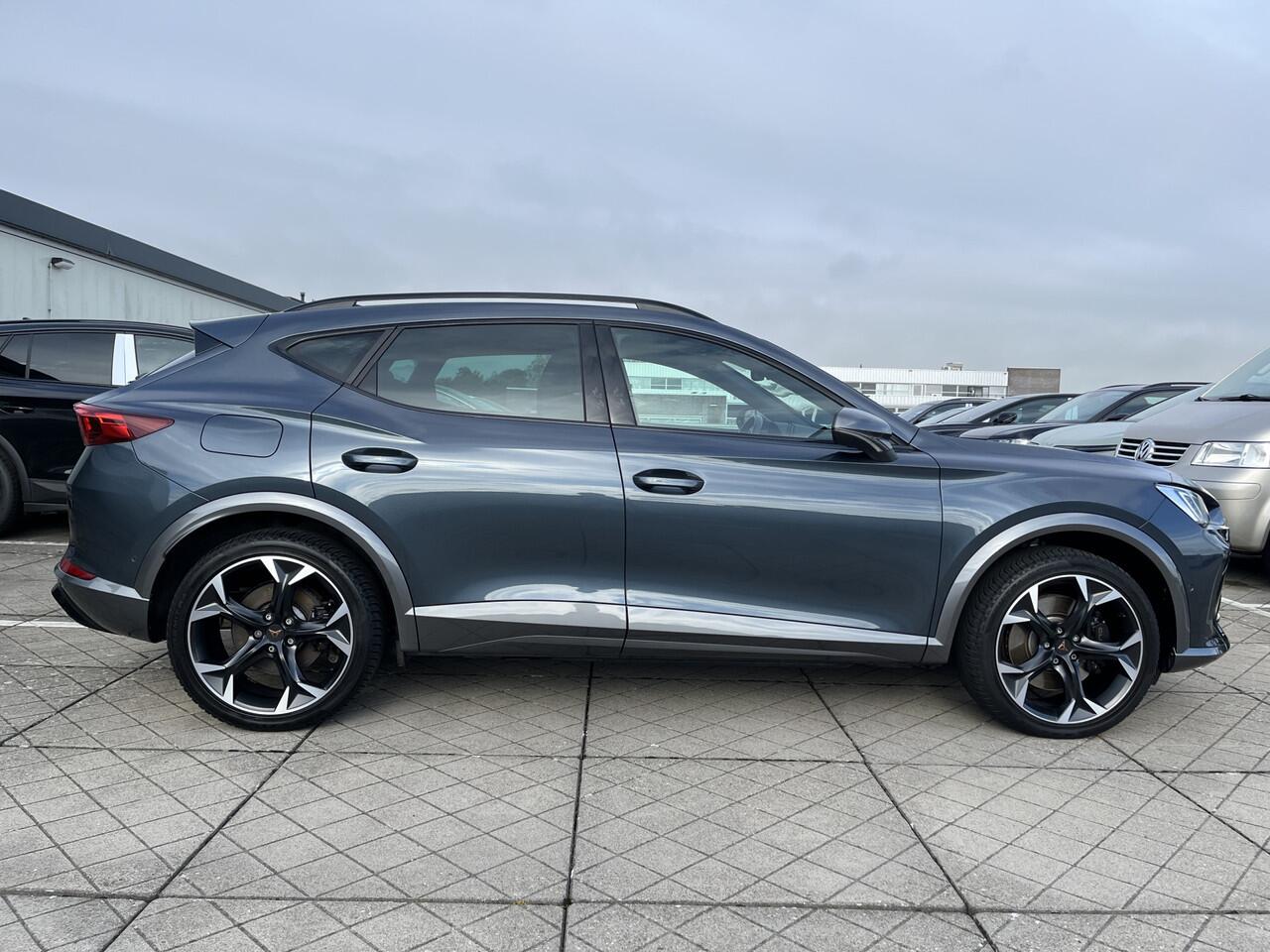 Cupra Formentor 1.4 245pk e-Hybrid Performance Panoramadak / Navigatie High / App-connect / Verwarmbare stoelen voor & verwarmbaar stuurwiel / 19" LM Velgen