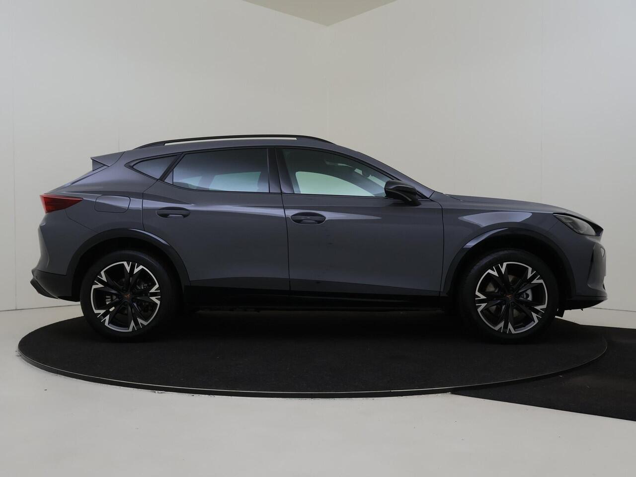 Cupra Formentor 1.5 TSI e-Hybrid Business | Stoel- en stuurwielverwarming | Keyless | Achteruitrijcamera | Sfeerverlichting | Voorklimatisering | Elektrische achterklep |