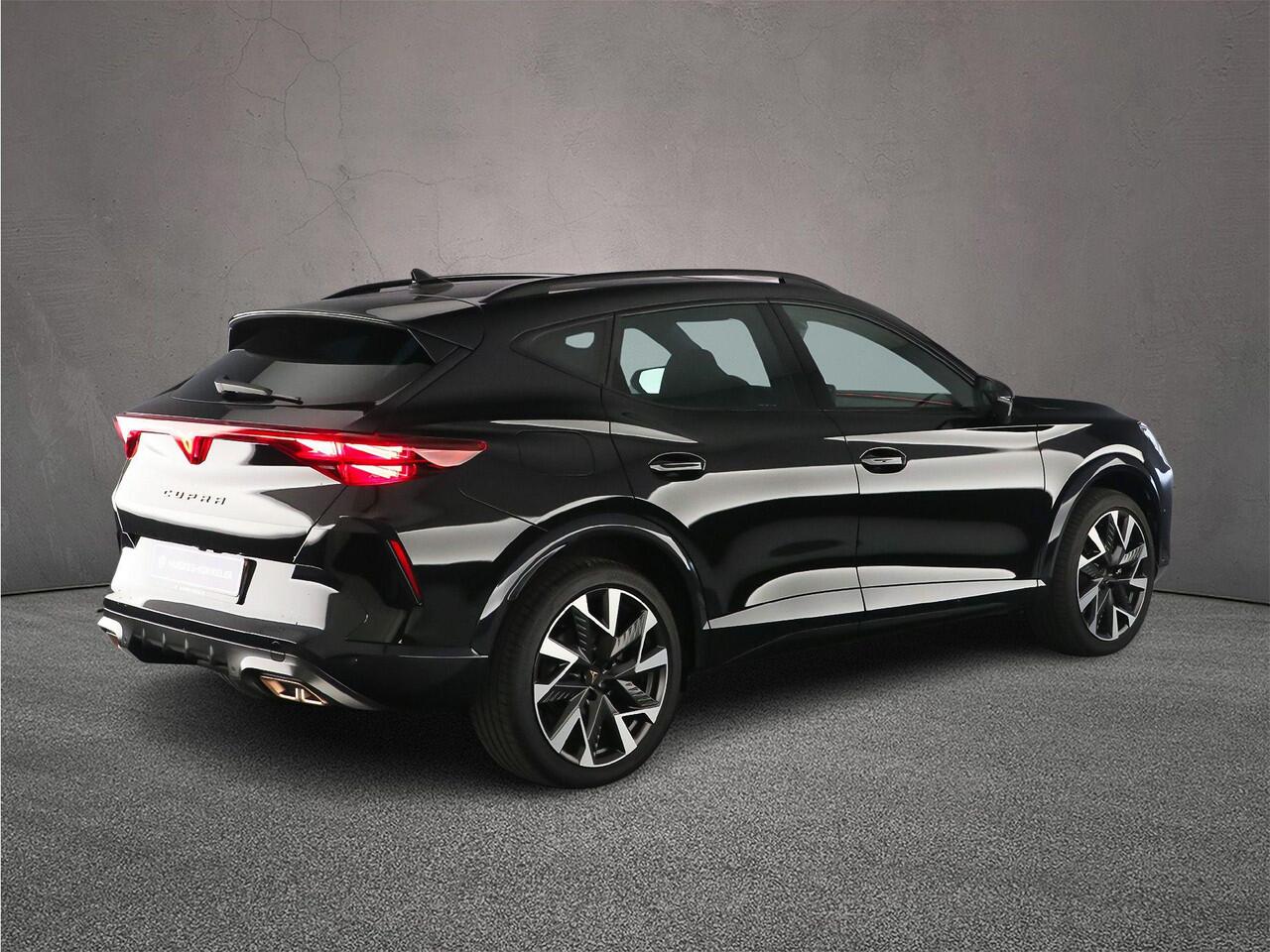 Cupra Formentor Business 1.5 TSI eHybrid 204pk DSG Automaat Panoramadak, Adaptive cruise control, Navigatie, Elektrische achterklep, 360 camera, Achteruitrijcamera, LED verlichting