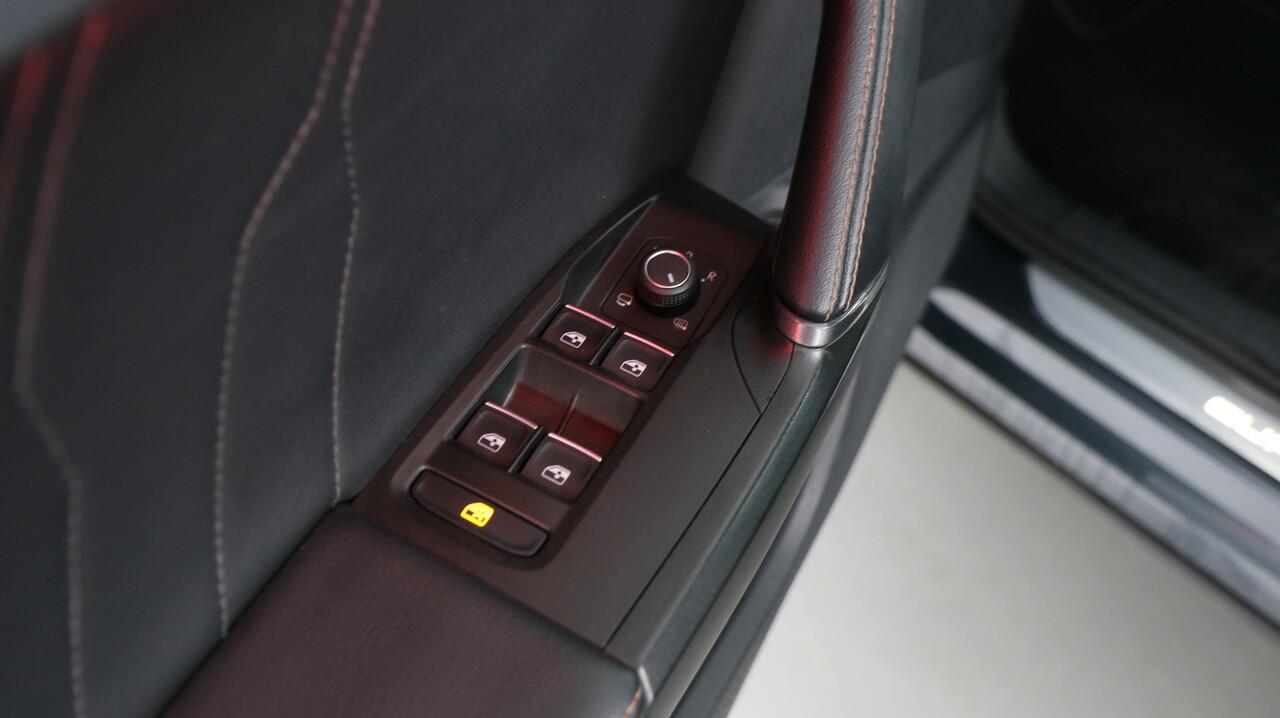 Cupra Formentor 1.4 TSI eHybrid 204pk PHEV Adrenaline / Navigatie / Camera / Trekhaak / Elektrische achterklep