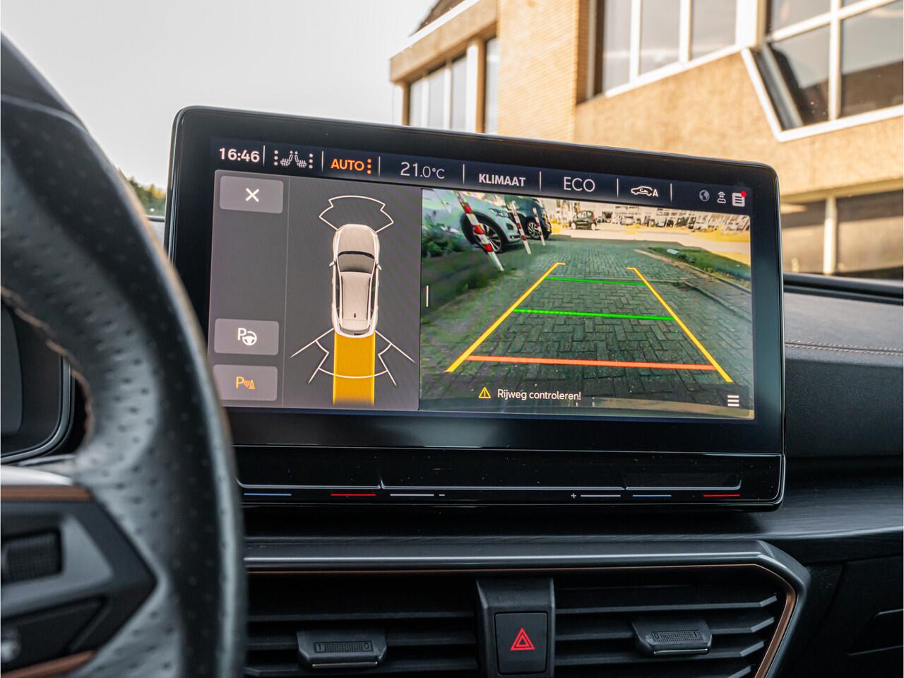 Cupra Formentor 1.4 e-Hybrid VZ Performance 245 PK ELEK TREKHAAK!! SCHAALSTOELEN CAMERA 19 INCH BLACK OPTIC STOELVERW