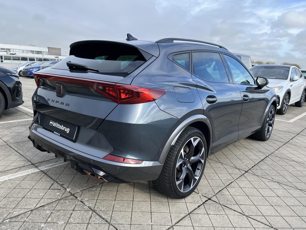 Cupra Formentor 1.4 245pk e-Hybrid Performance Panoramadak / Navigatie High / App-connect / Verwarmbare stoelen voor & verwarmbaar stuurwiel / 19" LM Velgen