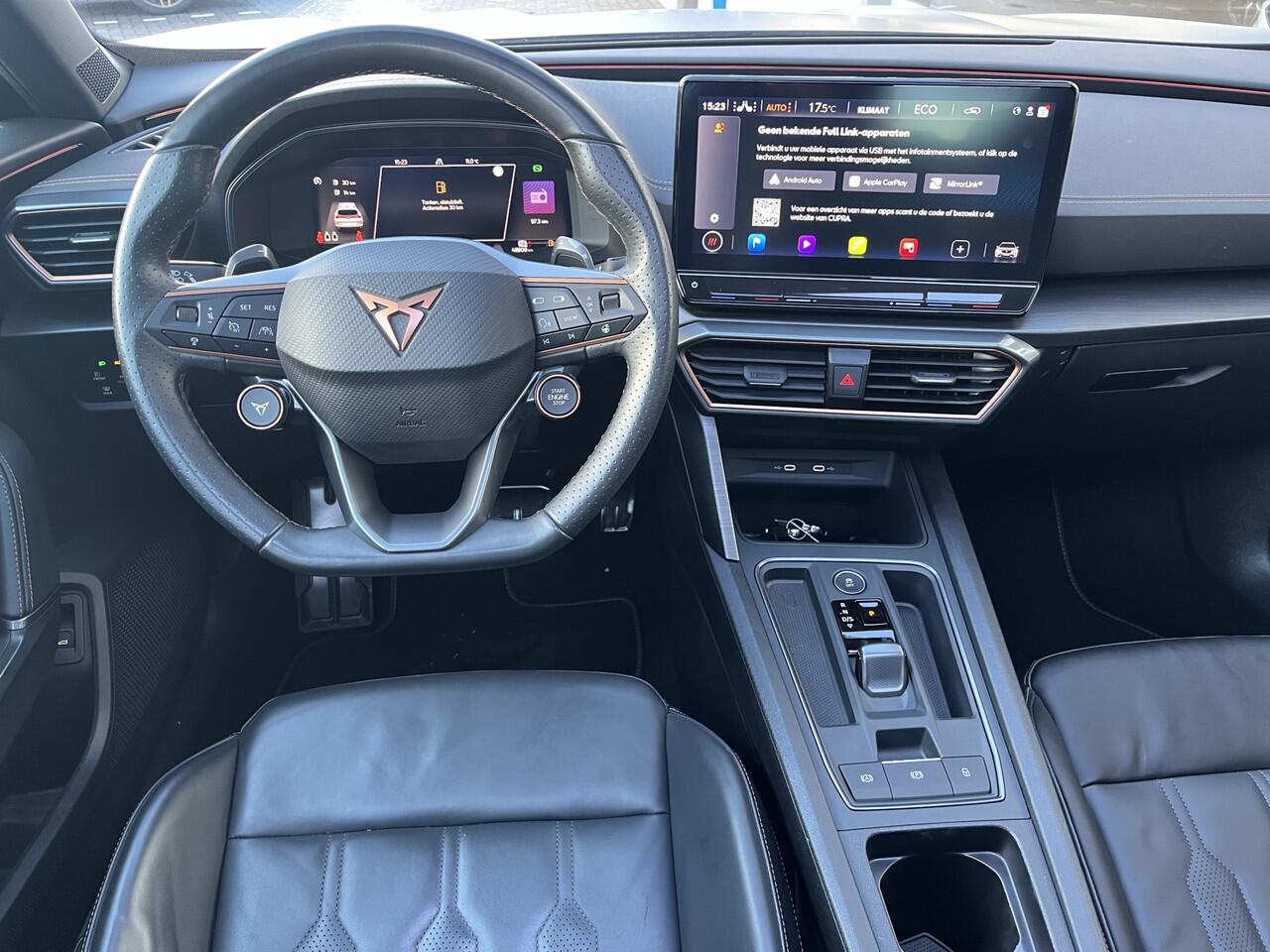 Cupra Formentor 1.4 e-Hybrid VZ Black Edition / AUTOMAAT/ 245 PK/ LEDER/ PANO/ ELEKTR. TREKHAAK/ KEYLESS/ ELEKTR STOEL./ PARK. SENSOREN + CAMERA/ RIJ-MODI/ FULL LINK/ CLIMA 3-ZONE/ STOEL-STUUR VERWARM.