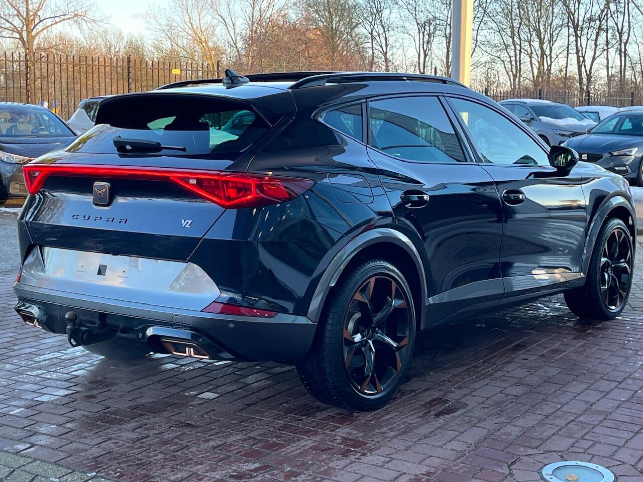 Cupra Formentor 1.4 e-Hybrid 245PK VZ Performance / Kuipstoelen / Panoramadak / Elec trekhaak / App. connect / 360 camera / 19'' LMV