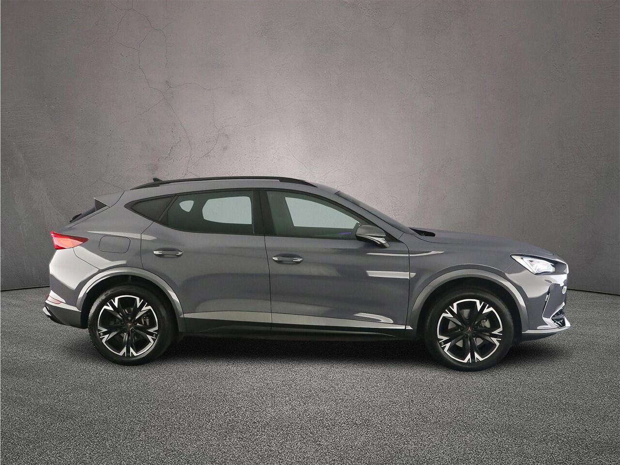 Cupra Formentor Business 1.4 TSI e-Hybrid 204pk DSG Automaat Adaptive cruise control, Elektrische achterklep, Achteruitrijcamera, LED koplampen, Stuurwiel verwarmd