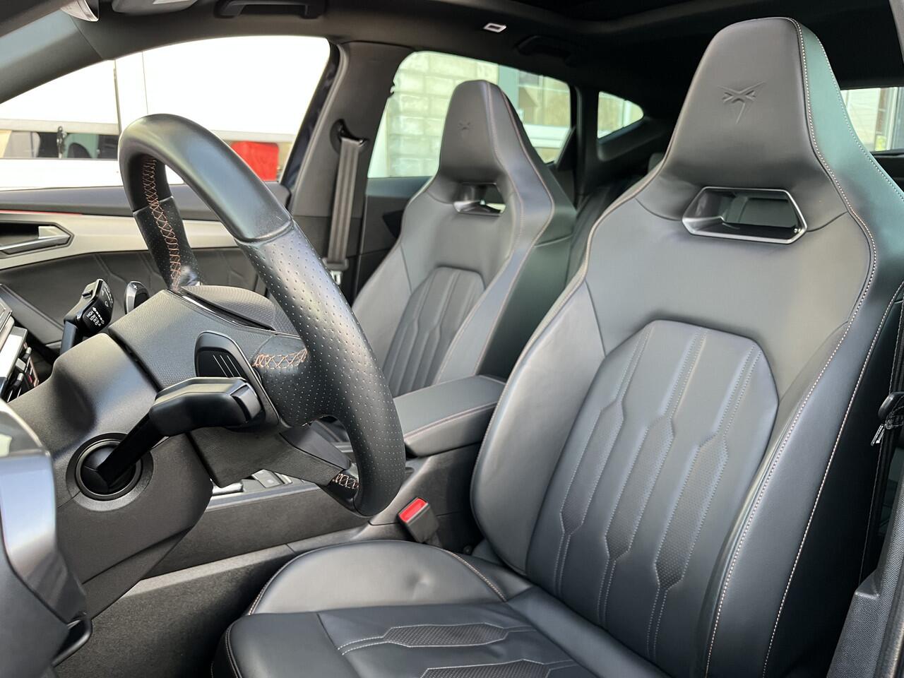 Cupra Formentor 1.4 e-Hybrid VZ Black Edition / AUTOMAAT/ PANO/ LEER/ KEYLESS/ ELEKTR. STOEL/ PARK. SENSOREN + CAMERA/ FULL LINK/ CLIMA/ RIJ-MODI/ STOEL + STUUR VERWARM./ 19'' LMV