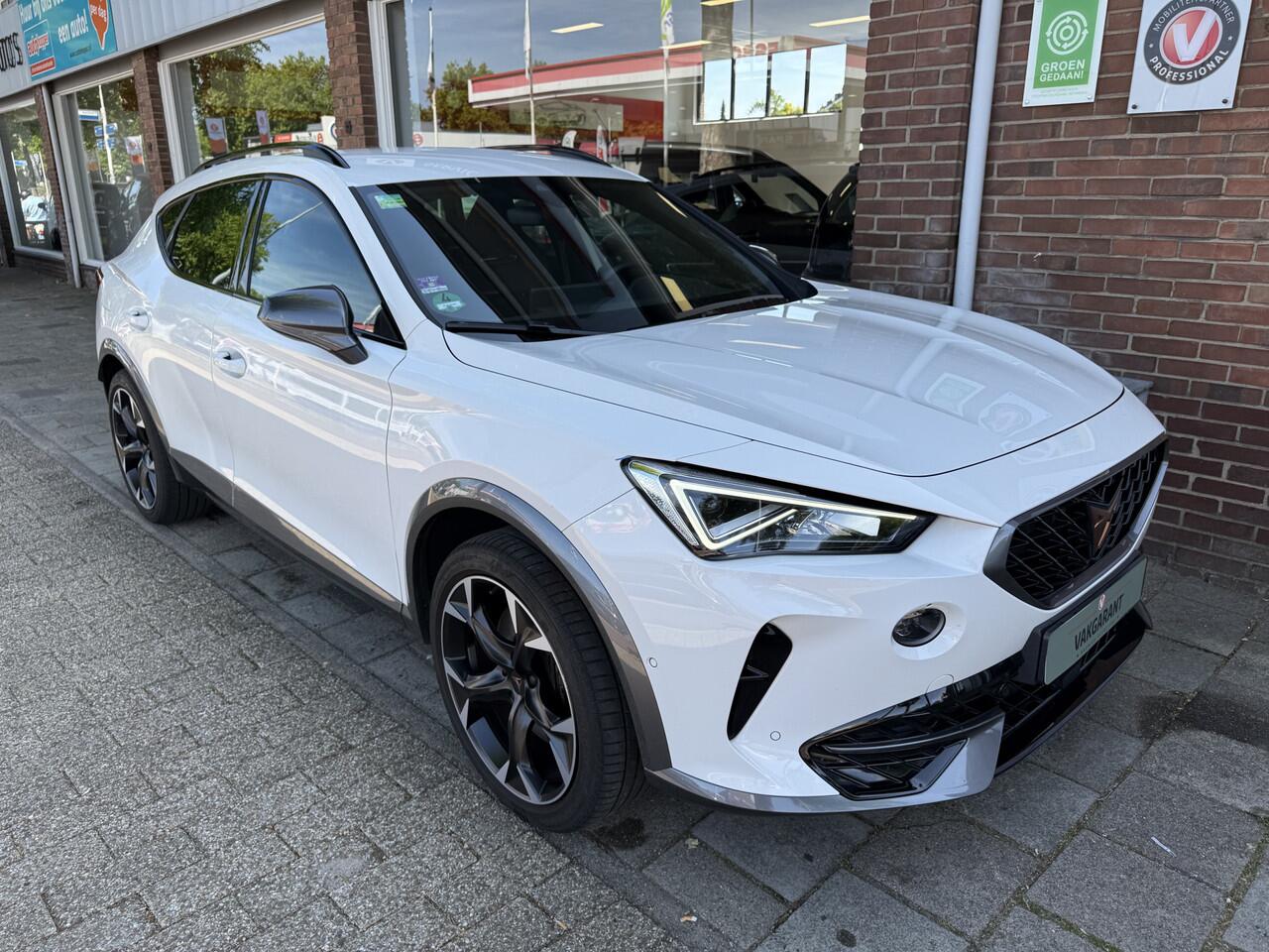 Cupra Formentor 1.4 e-Hybrid VZ Performance | 245 pk / 180Kw gecombineerd | verwarmde stoelen + stuurwiel | half leder bekleding | Apple Carplay/Android Auto |