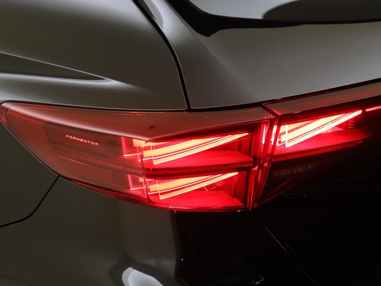 Cupra Formentor 1.5 TSI e-Hybrid VZ Performance | Trekhaak | Adaptieve demping | Cupra mode | Achteruitrijcamera | Stoel- en stuurwielverwarming | Dodehoek detectie | Keyless | Navigatie |