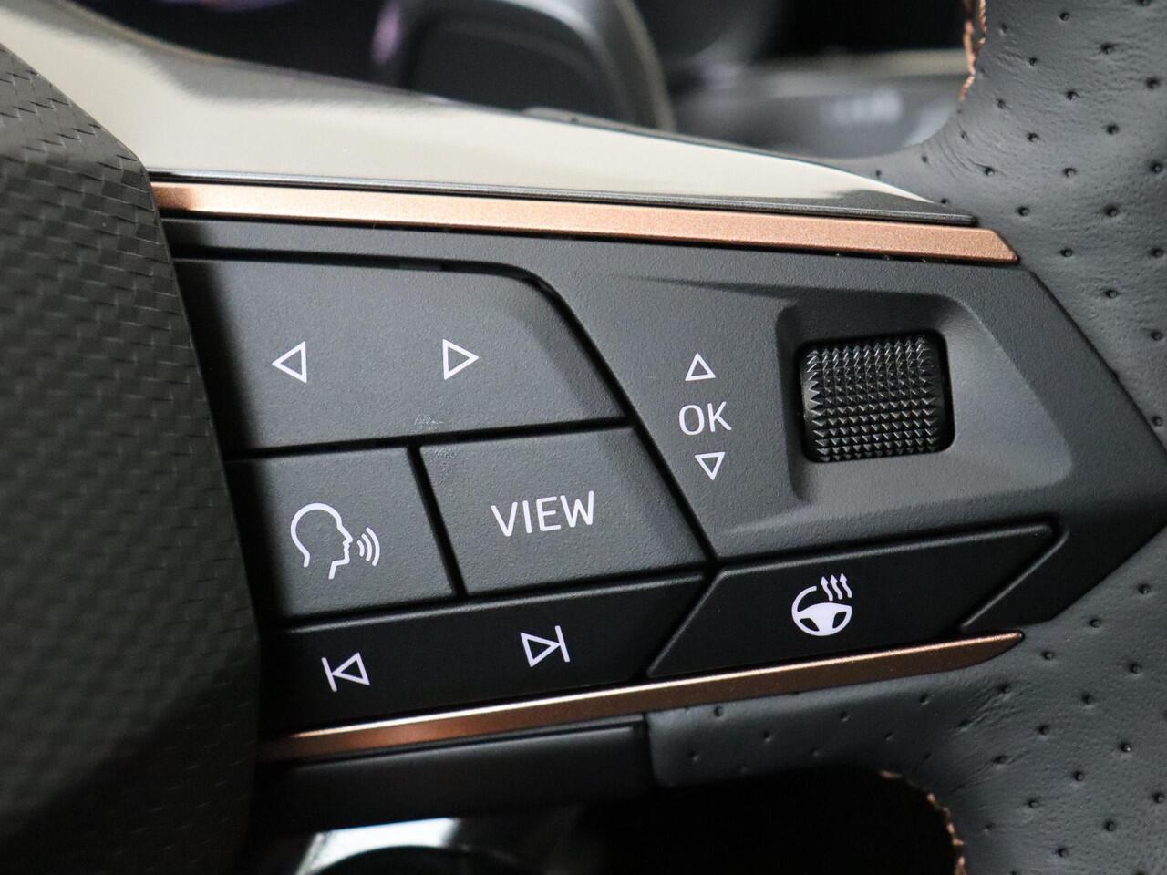 Cupra Formentor 1.5 TSI e-Hybrid Business | Stoel- en stuurwielverwarming | Keyless | Achteruitrijcamera | Sfeerverlichting | Voorklimatisering | Elektrische achterklep |