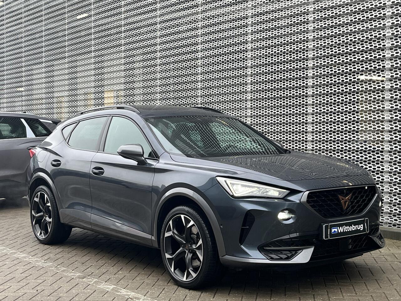 Cupra Formentor 1.4 e-Hybrid 245PK DSG Performance / Fabrieksgarantie tot 2028 of 80000km / Panoramadak / Memory Seat / Supersport stuur / 360 Camera / Elek Achterklep / Dode Hoek / 19"LMV **