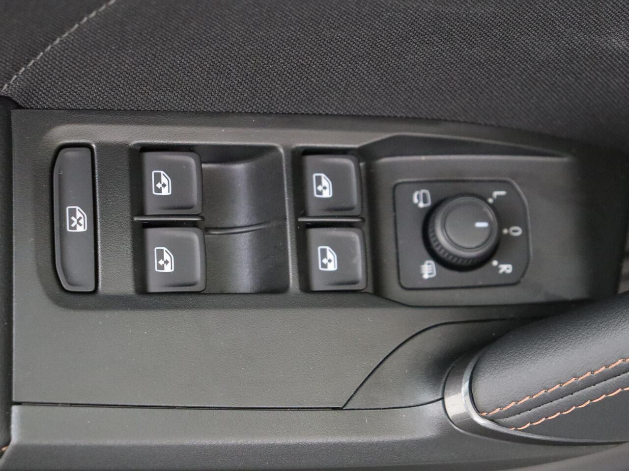 Cupra Formentor 1.5 TSI e-Hybrid Business | Panoramadak | Cupra mode | 360 Camera | Dodehoek detectie | Parkeerassistent | Keyless | Stoel- en stuurverwarming |