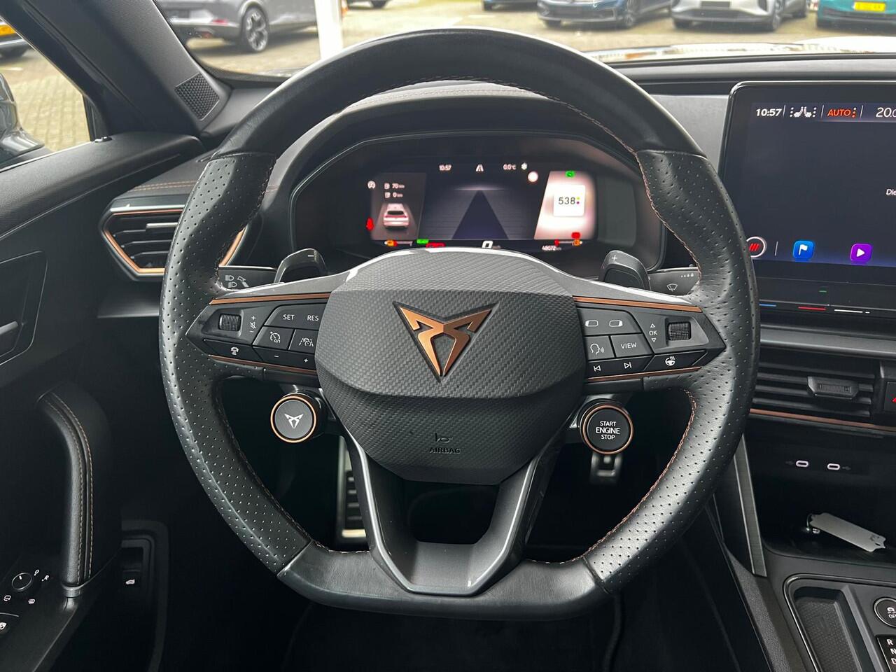 Cupra Formentor 1.4 e-Hybrid 245pk DSG Performance / Supersport Stuur / LED / Elek. Zwenkbare Trekhaak / Elek Achterklep Met Virtual Pedal / Camera / Stuur & Stoelverwarming / 19" LMV