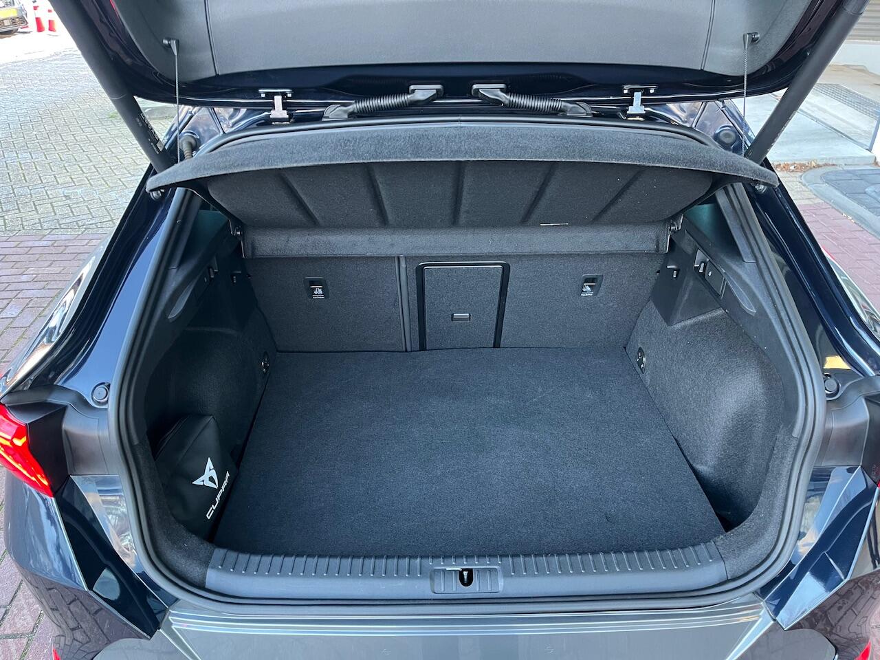 Cupra Formentor 1.4 e-Hybrid 245PK VZ Performance / Kuipstoelen / Panoramadak / Elec trekhaak / App. connect / 360 camera / 19'' LMV