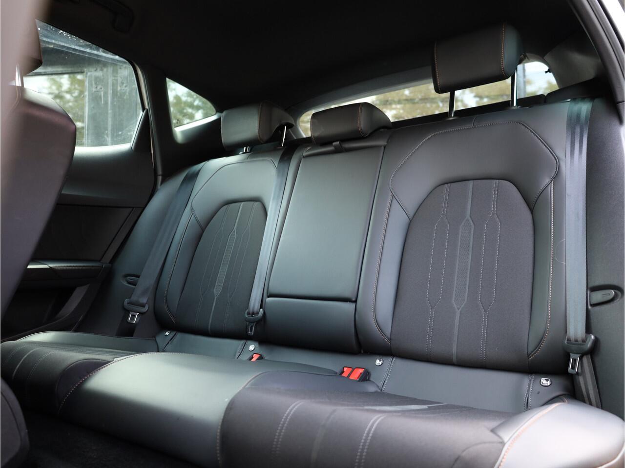 Cupra Formentor 1.4 TSI e-Hybrid Essential Stuurverwarming | Applecarplay |