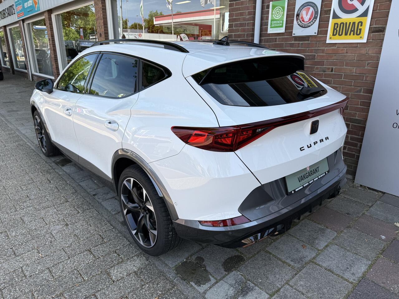 Cupra Formentor 1.4 e-Hybrid VZ Performance | 245 pk / 180Kw gecombineerd | verwarmde stoelen + stuurwiel | half leder bekleding | Apple Carplay/Android Auto |