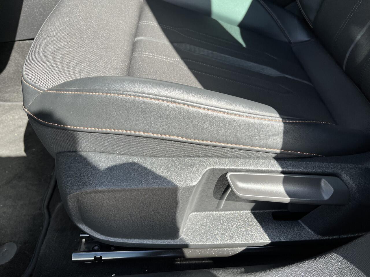 Cupra Formentor 1.4 e-Hybrid Performance / AUTOMAAT/ 18" LMV/ ADAPT. CRUISE/ KEYLESS/ DIGITAL DASH/ PARK. SENSOREN CAMERA/ RIJ-MODI/ STOEL-STUUR VERWARM./ NAVI/ MATRIX/ DAB/ CLIMA