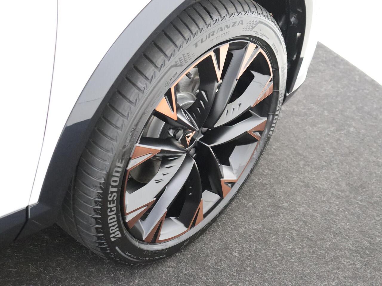 Cupra Formentor 1.5 TSI e-Hybrid Business | Panoramadak | Cupra mode | 360 Camera | Dodehoek detectie | Parkeerassistent | Keyless | Stoel- en stuurverwarming |