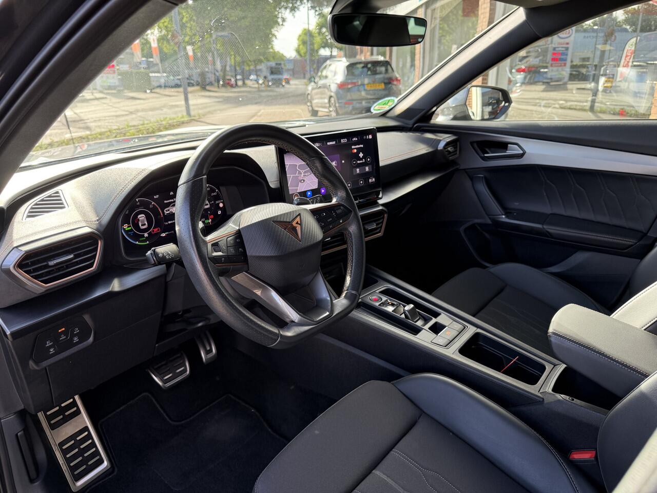 Cupra Formentor 1.4 e-Hybrid VZ Performance copper | 245 pk / 180Kw gecombineerd | elektrische trekhaak | verwarmde stoelen + stuurwiel | half leder bekleding | Apple Carplay/Android Auto |