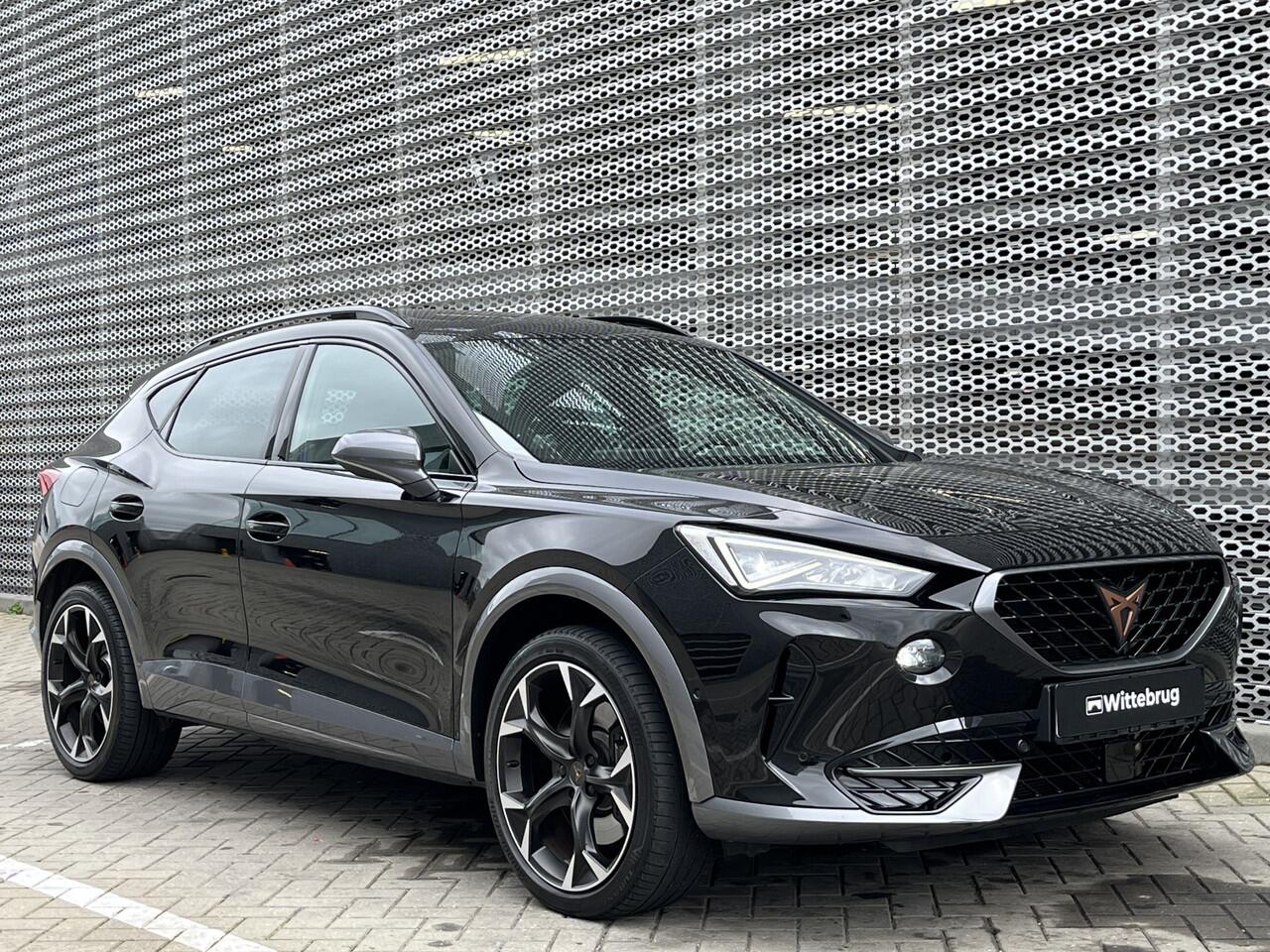 Cupra Formentor 1.4 e-Hybrid 245PK VZ Performance / Panoramadak / Zwenkbare Trekhaak / Achteruitrijcamera / Elektrische Achterklep / Stuur + Stoelverwarming / Full-LED