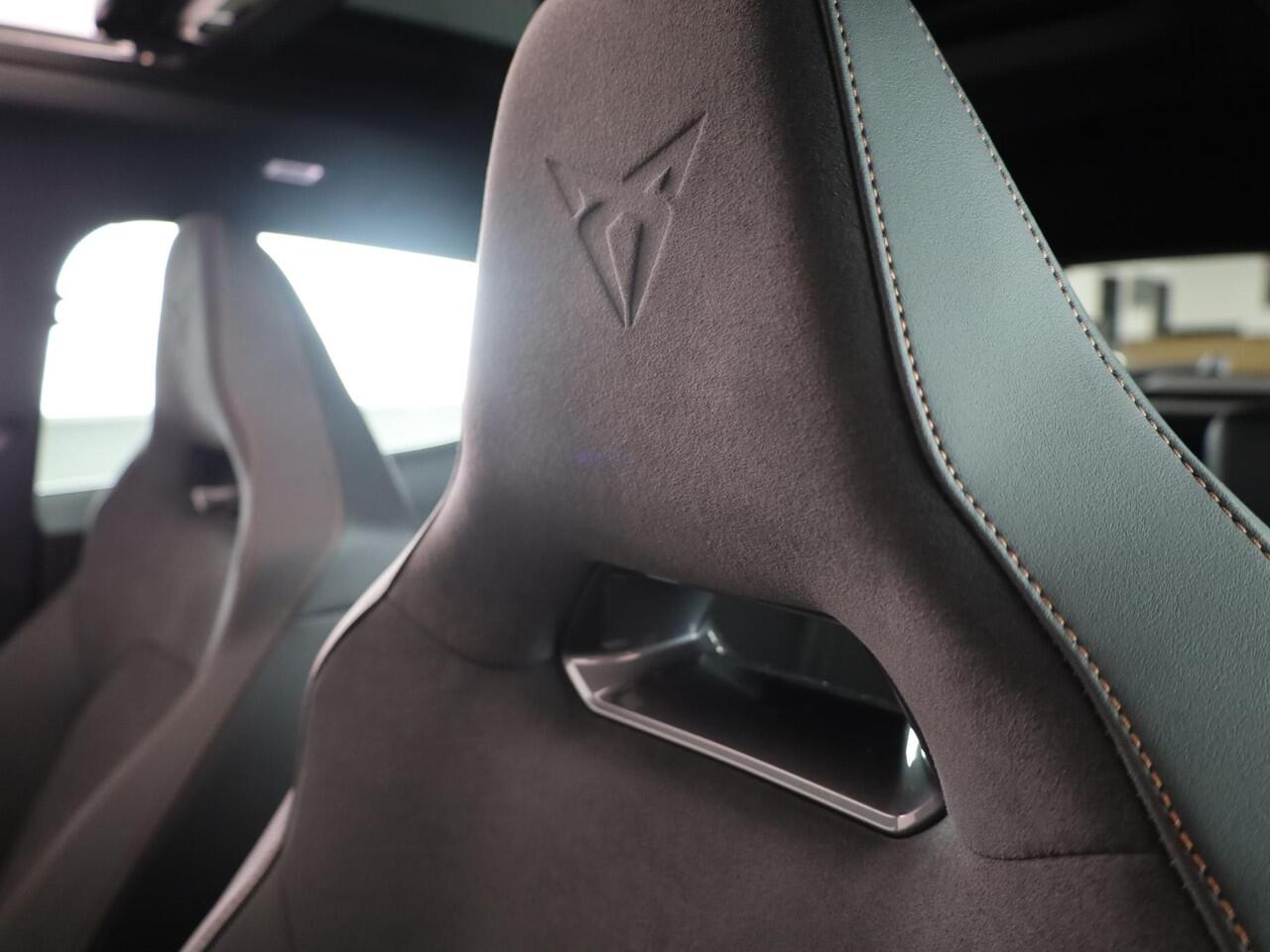 Cupra Formentor 1.5 TSI e-Hybrid VZ Performance 272pk| Panoramadak | Matrix verlichting | 19 inch lichtmetalen velgen