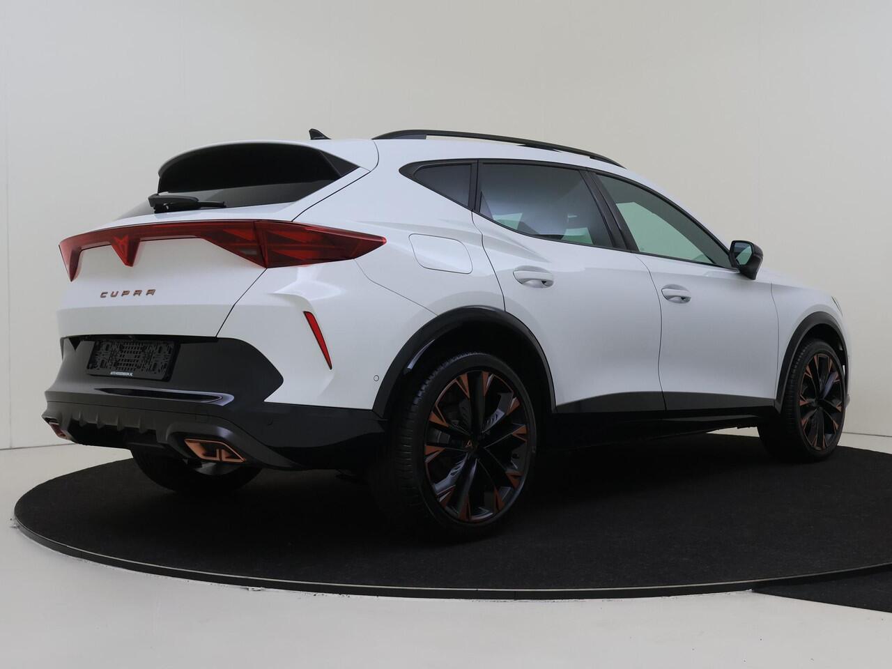 Cupra Formentor 1.5 TSI e-Hybrid Business | Panoramadak | Cupra mode | 360 Camera | Dodehoek detectie | Parkeerassistent | Keyless | Stoel- en stuurverwarming |