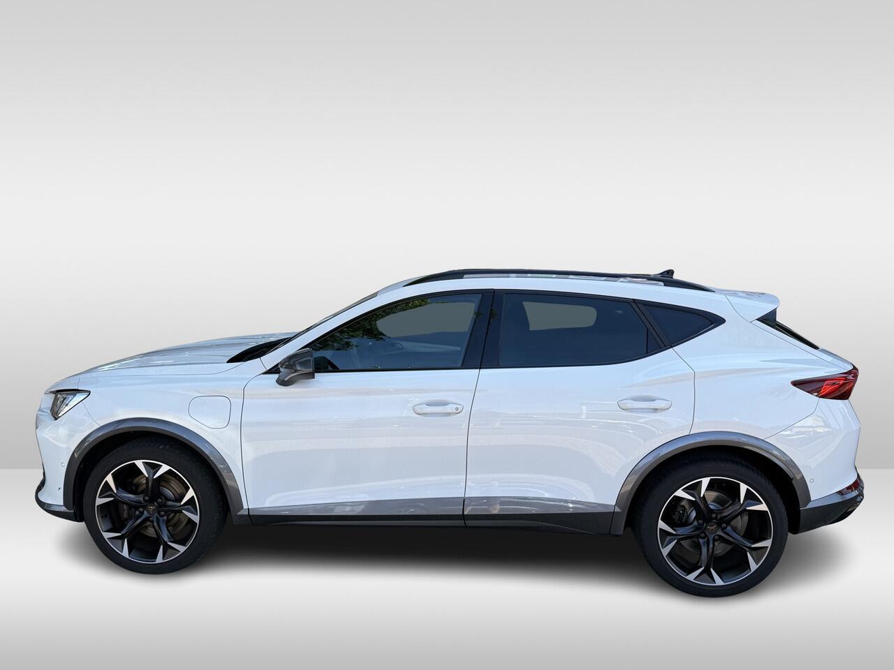 Cupra Formentor 1.4 e-Hybrid VZ Performance | 245 pk / 180Kw gecombineerd | verwarmde stoelen + stuurwiel | half leder bekleding | Apple Carplay/Android Auto |