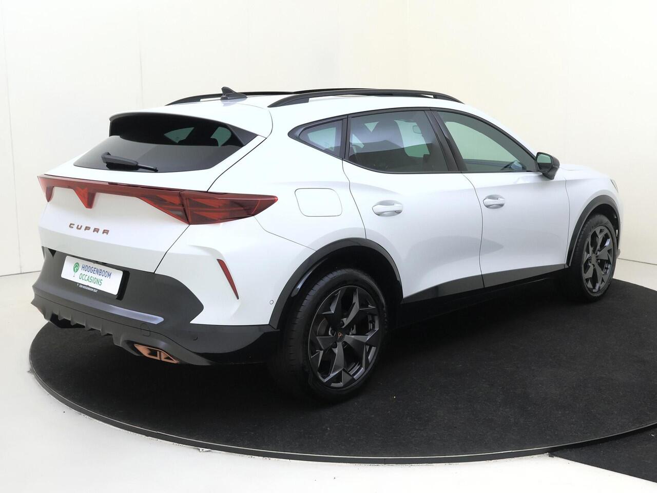 Cupra Formentor 1.5 TSI e-Hybrid Business | SoH 99% | Panoramadak | 360 camera | 3-zone airco | Parkeerassistent | Sennheiser audio | Dodehoek detectie | Keyless | Adaptieve cruise control |