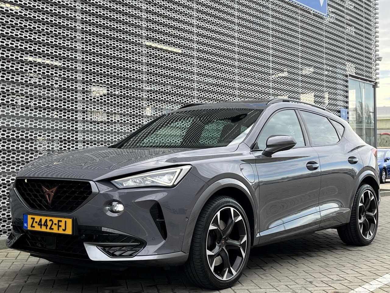 Cupra Formentor 1.4 e-Hybrid VZ Black Edition / Panoramadak / Navigatie / Supersportstuur / Leer / 19" LMV / **