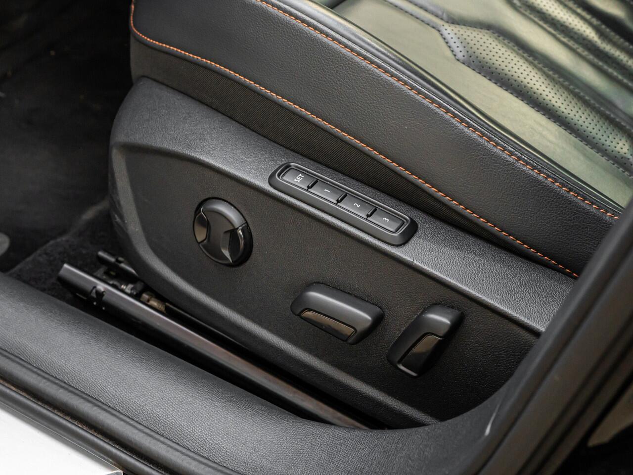 Cupra Formentor 1.4 e-Hybrid VZ Performance SPORTSTUUR ELEK VOL LEDER SCHAALSTOELEN CAMERA 19 INCH BLACK OPTIC