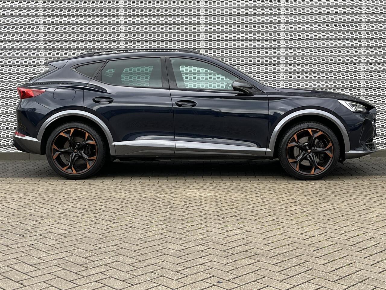 Cupra Formentor 1.4 e-Hybrid 245PK VZ Black Edition / Panoramadak / Lederen Bekleding / Memory Seat / Achteruitrijcamera / Stuur + Stoelverwarming **