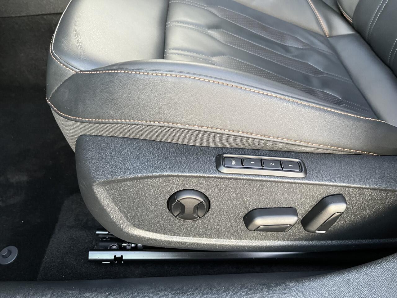 Cupra Formentor 1.4 e-Hybrid VZ Black Edition / AUTOMAAT/ PANO/ LEER/ KEYLESS/ ELEKTR. STOEL/ PARK. SENSOREN + CAMERA/ FULL LINK/ CLIMA/ RIJ-MODI/ STOEL + STUUR VERWARM./ 19'' LMV