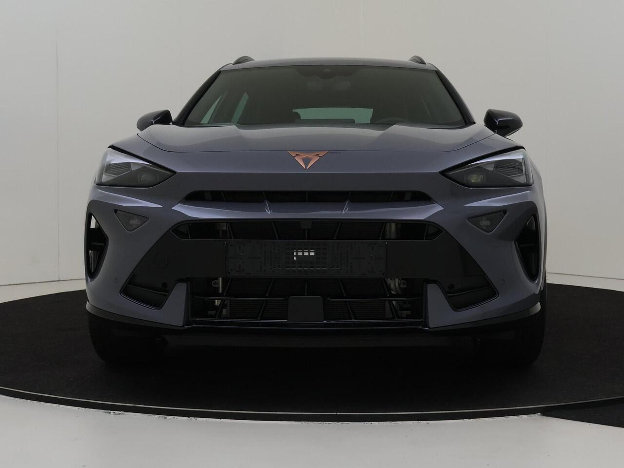 Cupra Formentor 1.5 TSI e-Hybrid Business | Stoel- en stuurwielverwarming | Keyless | Achteruitrijcamera | Sfeerverlichting | Voorklimatisering | Elektrische achterklep |