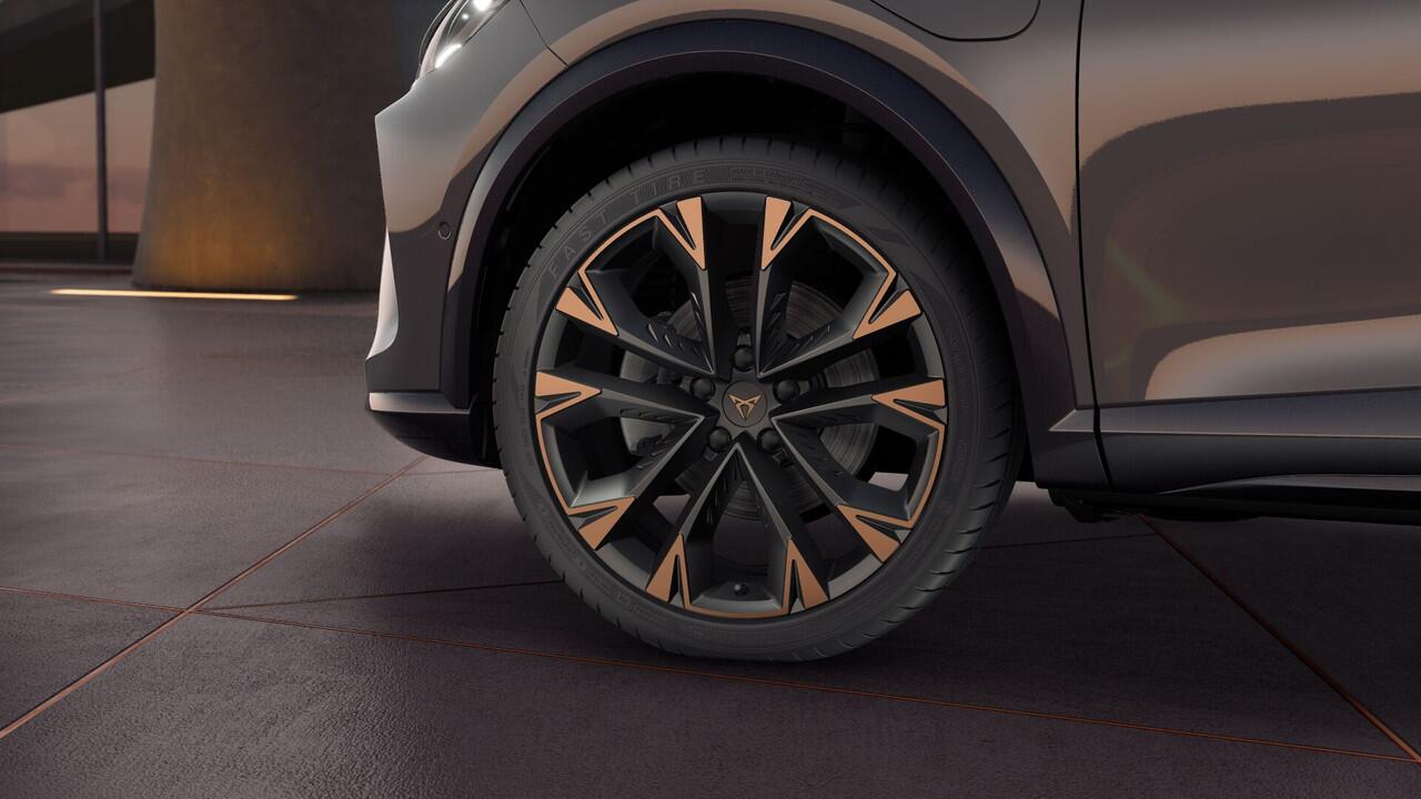 Cupra Formentor 1.5 TSI e-Hybrid 204 6DSG Business | Achteruitrijcamera | Digitaal instrumentenpaneel (Virtual Cockpit) | Draadloze Apple CarPlay(TM), Android Auto(TM)