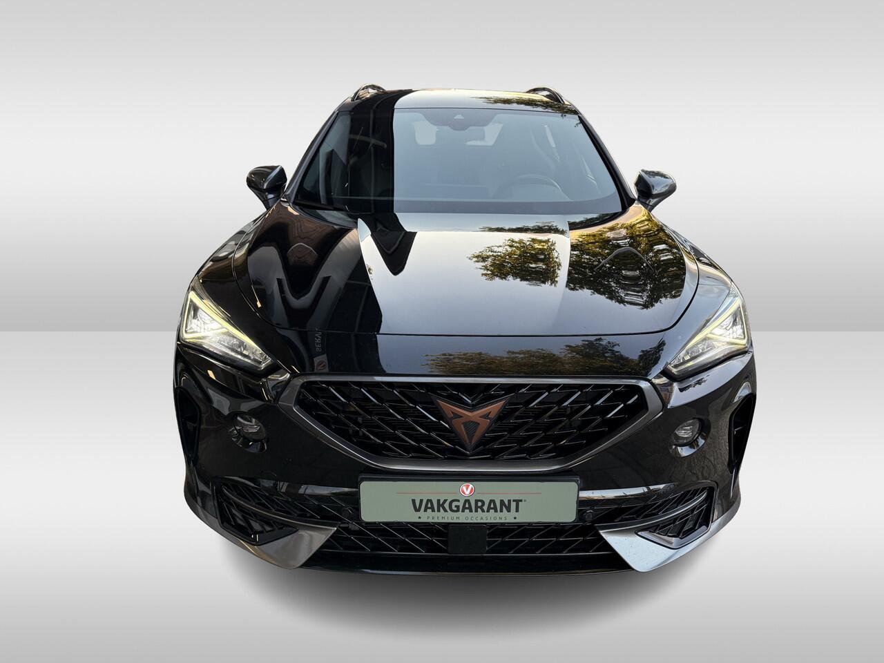 Cupra Formentor 1.4 e-Hybrid VZ Performance | 245 pk / 180Kw gecombineerd | | verwarmde stoelen + stuurwiel | half leder bekleding | Apple Carplay/Android Auto |