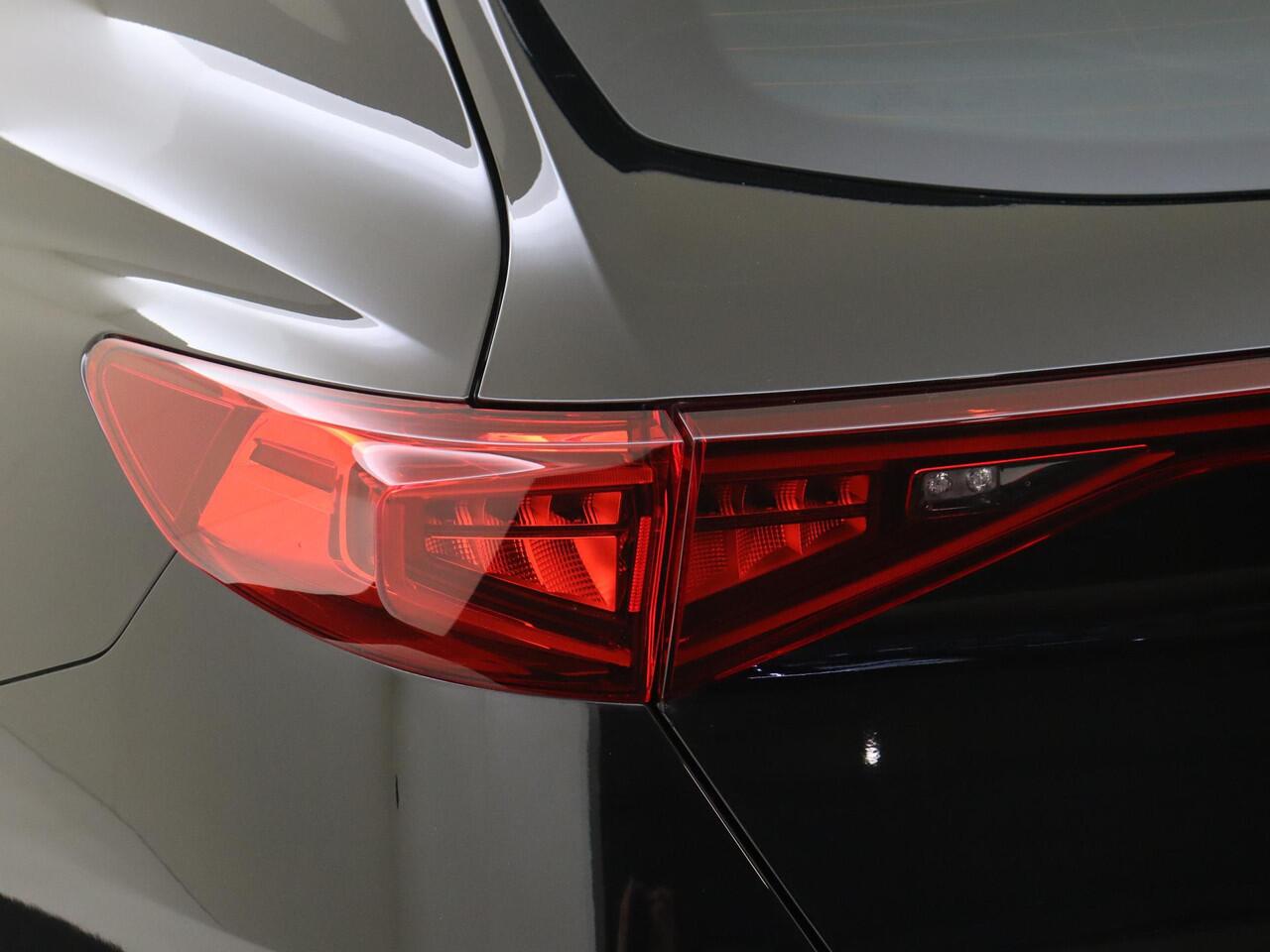 Cupra Formentor 1.4 e-Hybrid Business | SoH 100% | Achteruitrijcamera | 3-zone airco | Keyless | Adaptieve cruise control | Stoel- en stuurwielverwarming | CarPlay | Navigatie |