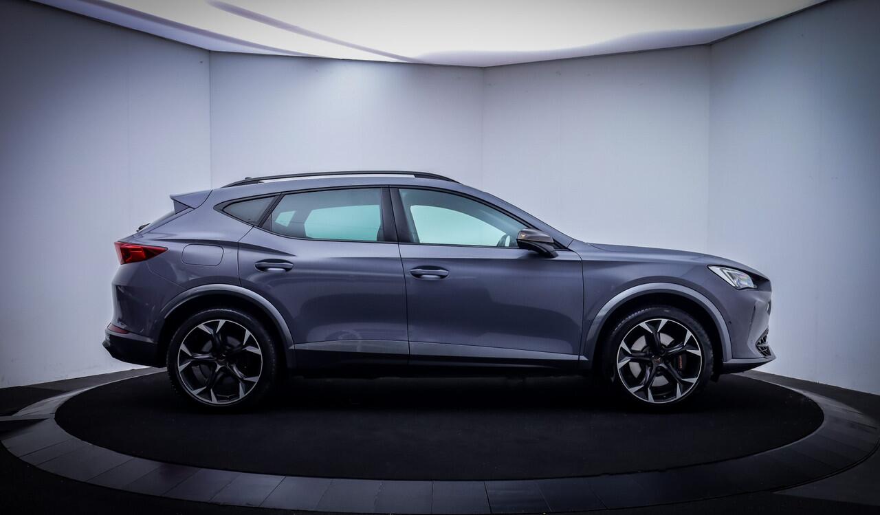 Cupra Formentor 1.4 e-Hybrid VZ Copper Edition FULL LED | CAMERA | SPORTSTOELEN | STUUR+STOELVERW | ACC | SFEERVERLICHTING | CARPLAY | LMV 19''