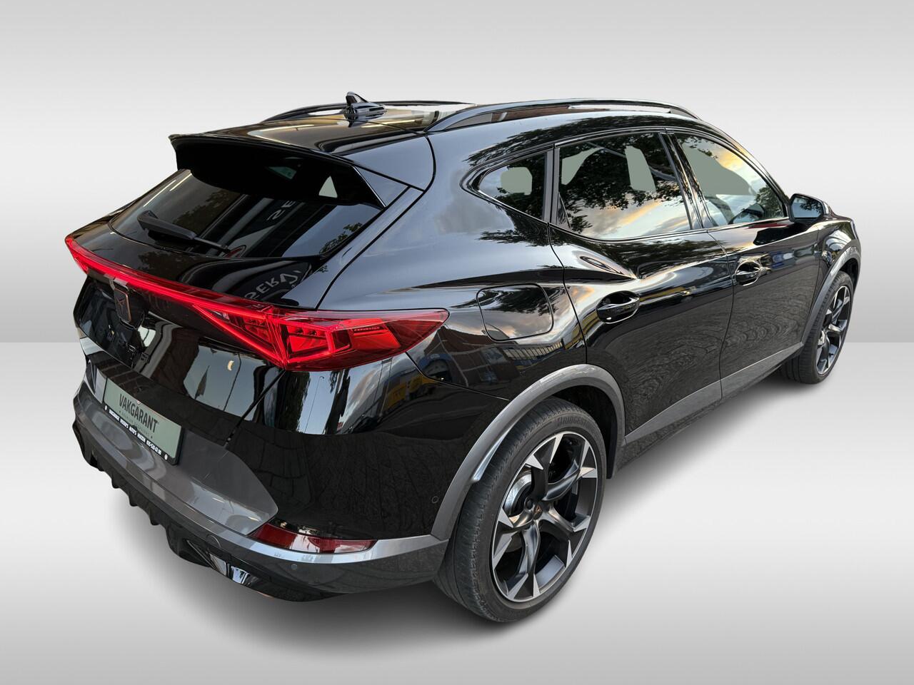 Cupra Formentor 1.4 e-Hybrid VZ Performance | 245 pk / 180Kw gecombineerd | | verwarmde stoelen + stuurwiel | half leder bekleding | Apple Carplay/Android Auto |