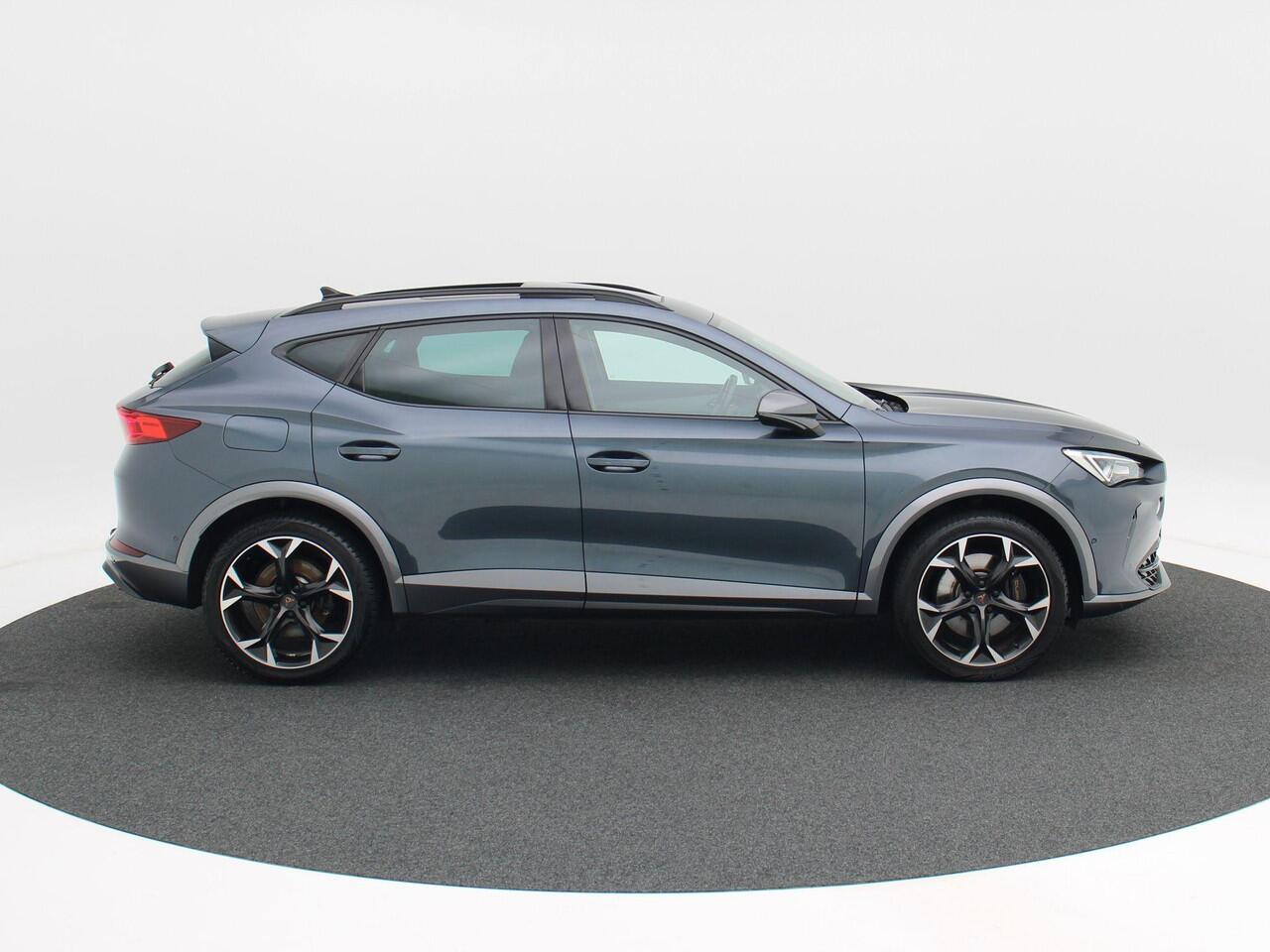 Cupra Formentor 1.4 e-Hybrid 245 Pk Automaat VZ Performance | Panoramadak | Trekhaak | Adaptive Cruise | Elektrische Achterklep | Camera | Stuur Verwarming | Carplay | 19 Inch