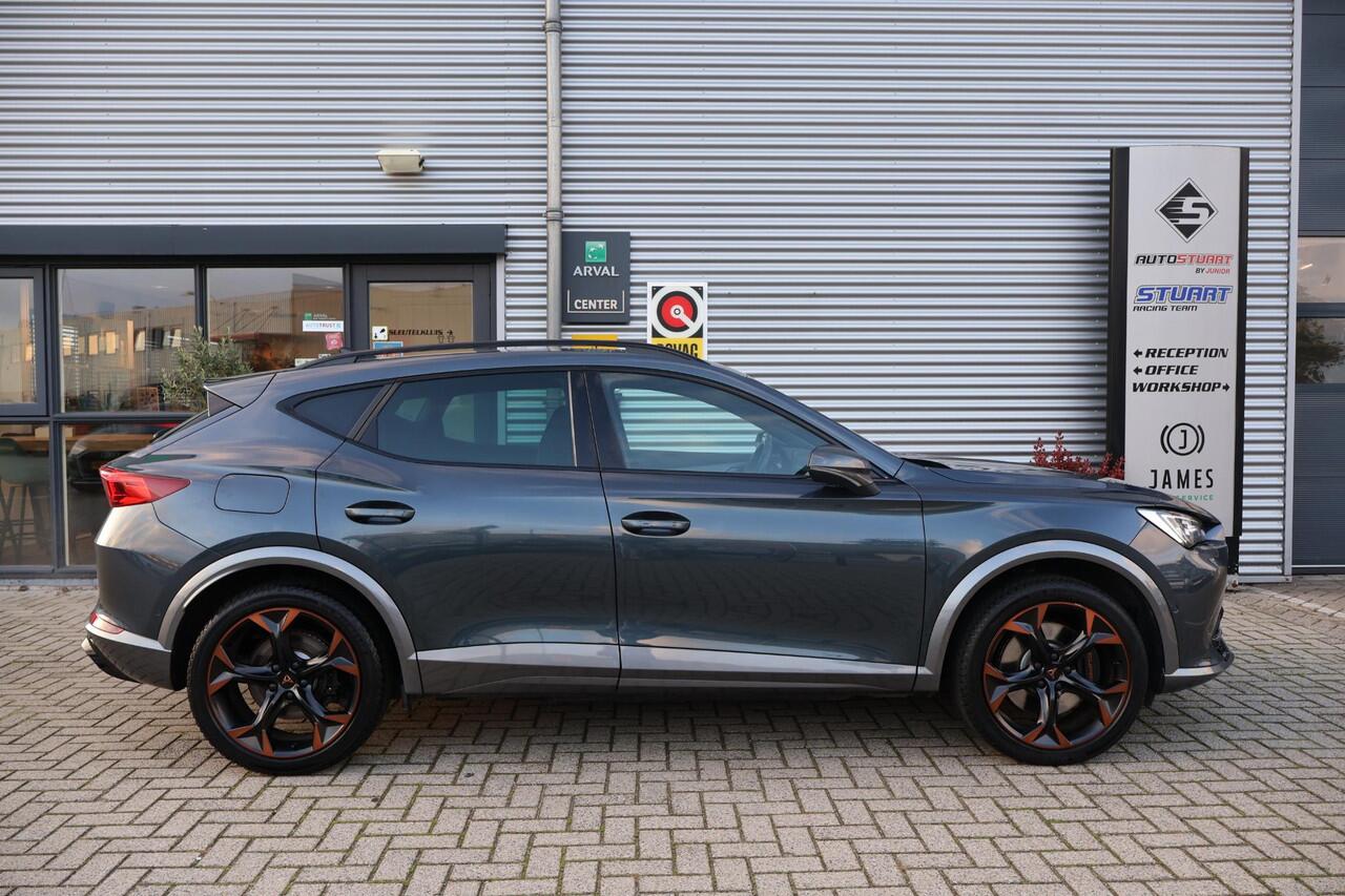 Cupra Formentor 1.4 VZ Copper Edition 245PK | 1e Eigenaar | Dealer Onderh. | BTW | Cupra knop | Sfeer | 1 Laadkabel | Donkere Hemel | Matrix Led | Stuur+Stoelverwarming | Camera | Carplay | Ad Cruise | Climate Control | Elek Klep |