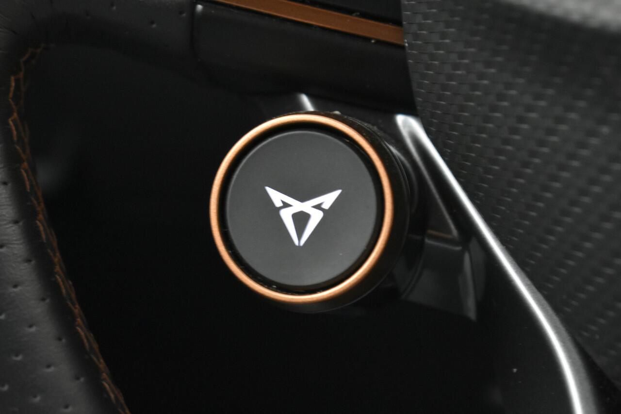 Cupra Formentor 1.4 e-Hybrid VZ PHEV 245Pk Cupraknop EL aKlep Sport MemSeats Winterpack Virtual Performance