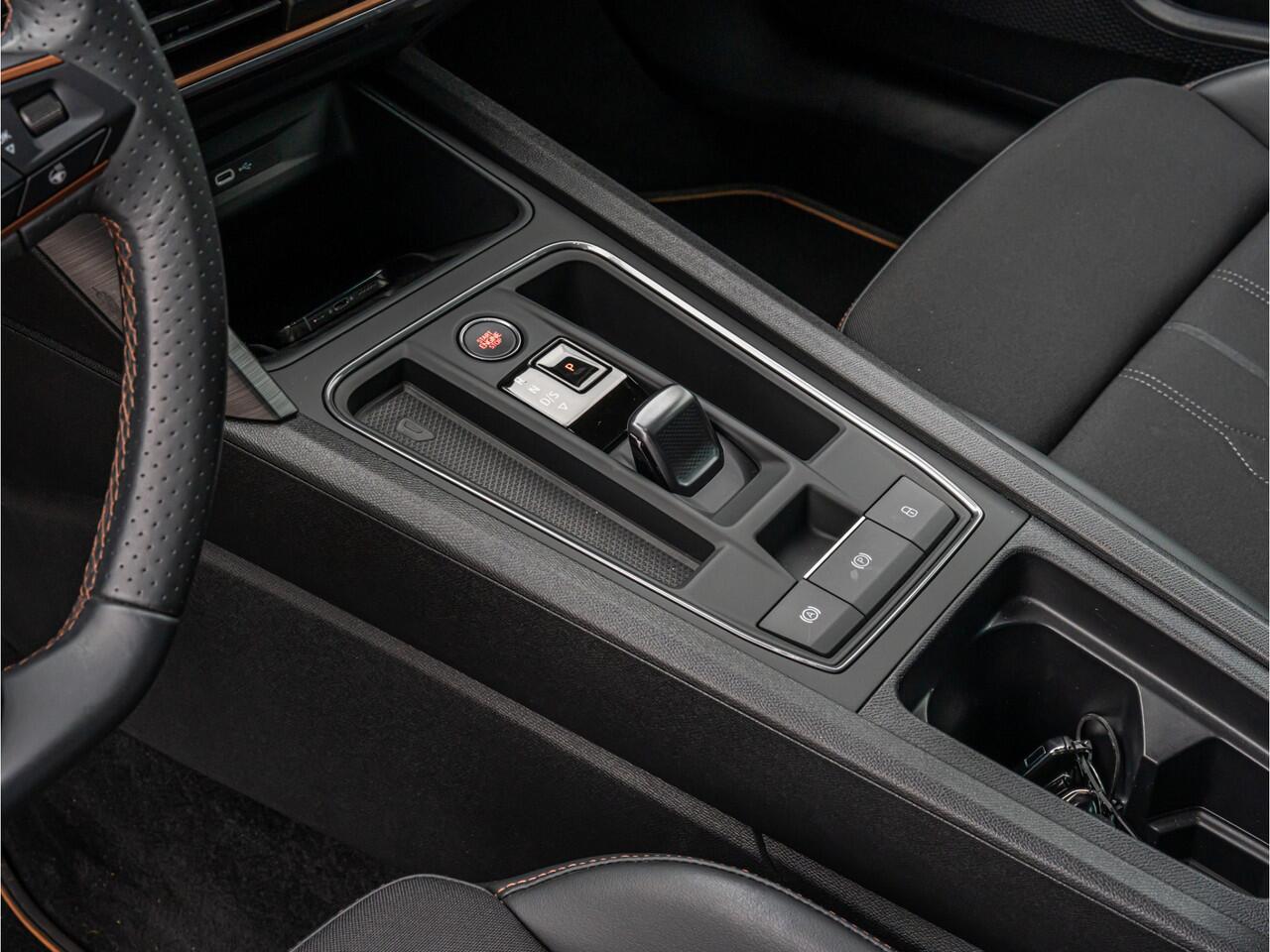 Cupra Formentor 1.4 e-Hybrid VZ Performance 245 PK SCHAALSTOELEN CAMERA 19 INCH BLACK OPTIC