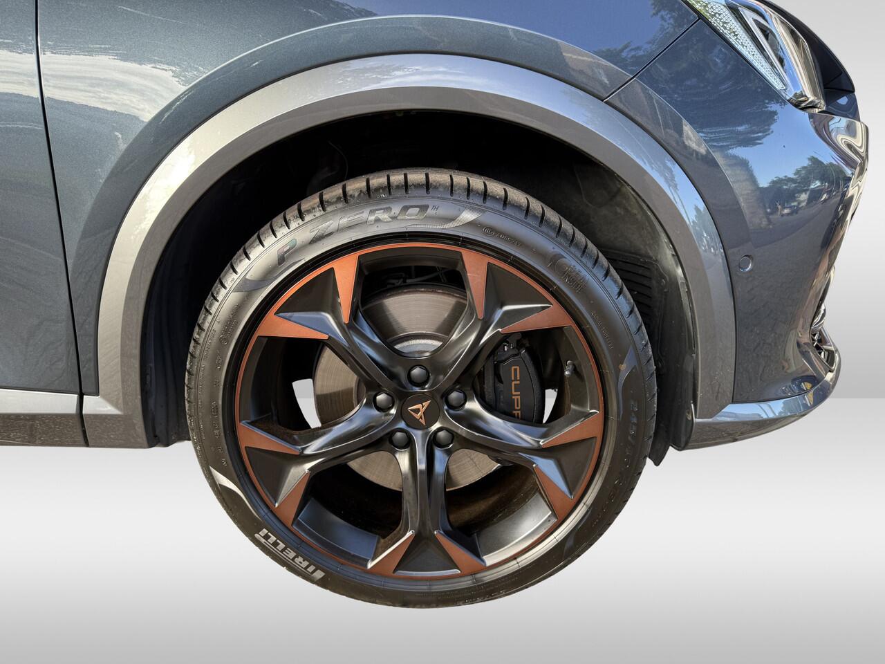 Cupra Formentor 1.4 e-Hybrid VZ Performance copper | 245 pk / 180Kw gecombineerd | elektrische trekhaak | verwarmde stoelen + stuurwiel | half leder bekleding | Apple Carplay/Android Auto |