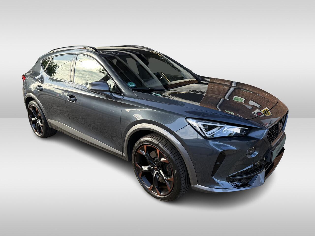 Cupra Formentor 1.4 e-Hybrid VZ Performance copper | 245 pk / 180Kw gecombineerd | elektrische trekhaak | verwarmde stoelen + stuurwiel | half leder bekleding | Apple Carplay/Android Auto |