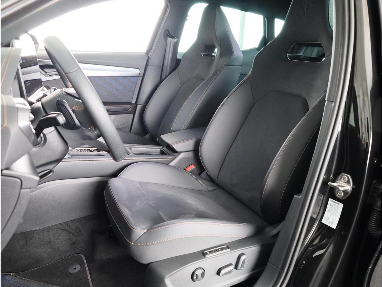 Cupra Formentor 1.5 TSI e-Hybrid VZ Performance 272 pk Automaat (DSG) | Verlengde garantie | Navigatie | Trekhaak (wegklapbaar) | Parkeersensoren | Achteruitrijcamera | Autom. airco (3 zones) |