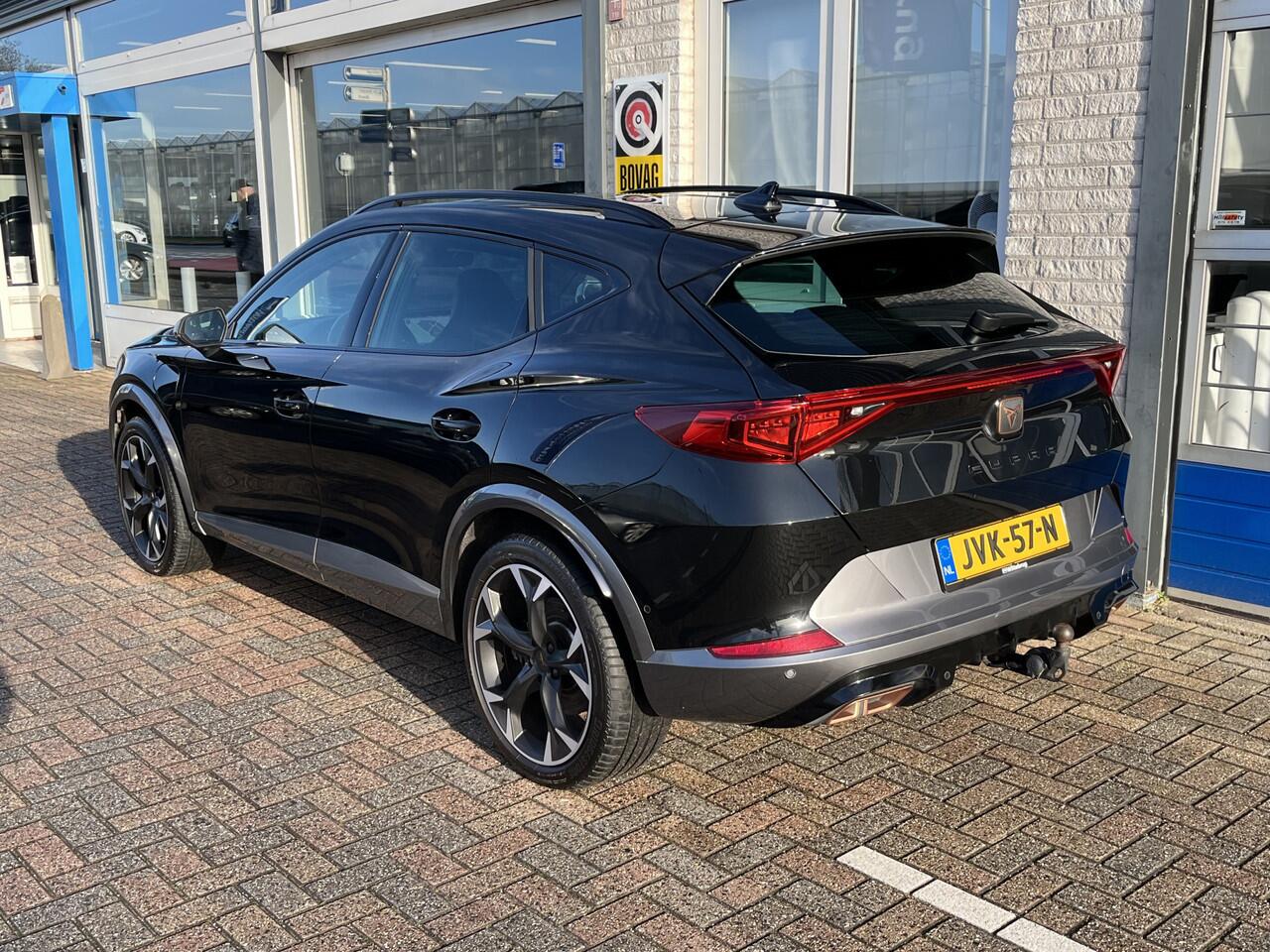 Cupra Formentor 1.4 e-Hybrid VZ Performance / AUTOMAAT/ PANO/ 245 PK/ ELEK.KLEP/ TREKHAAK/ MEMORY SEAT/ PARK.SENSOR.V+A/ 360 CAMERA/ STUUR+STOEL VERWARM./ ACC/ FULL LINK/ DODE HOEK/ DAB/ NAVI/ LED/ RIJ-MODI/ ISOFIX