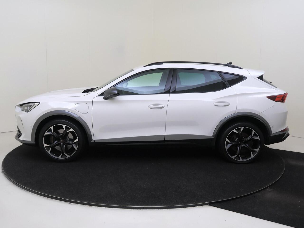 Cupra Formentor 1.4 e-Hybrid VZ Performance | 360 camera | Keyless | Stoel- en stuurwielverwarming | Dodehoek detectie | Navigatie | Parkeerasisstent | Adaptieve cruise control |