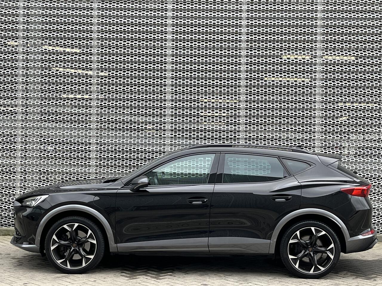 Cupra Formentor 1.4 e-Hybrid 245PK VZ Performance / Panoramadak / Zwenkbare Trekhaak / Achteruitrijcamera / Elektrische Achterklep / Stuur + Stoelverwarming / Full-LED