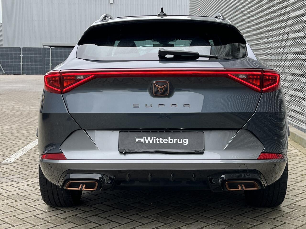 Cupra Formentor 1.4 e-Hybrid 245PK VZ Black Edition / Panoramadak / Lederen Bekleding / Memory Seat / Zwenkbare Trekhaak / 360 Camera / Elektrische Achterklep **